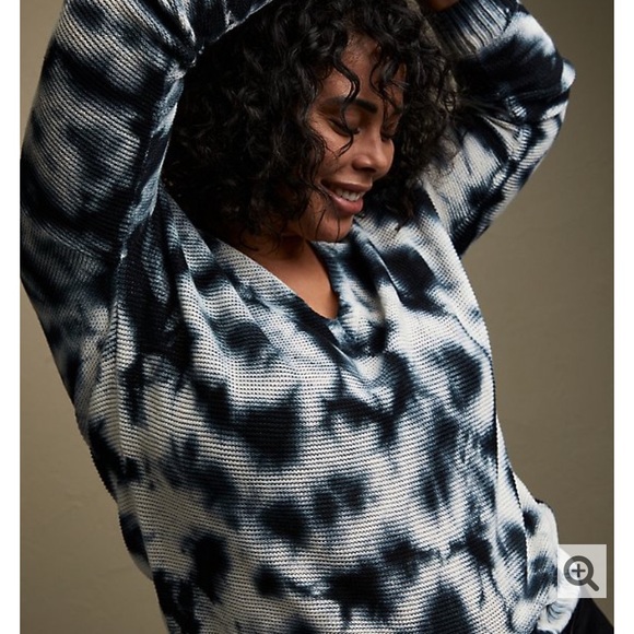 New Torrid Black Tie-dyed sweater size 2 - Picture 2 of 4